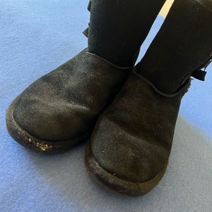 Kookaburra by Ugg - size 5 - worn condition